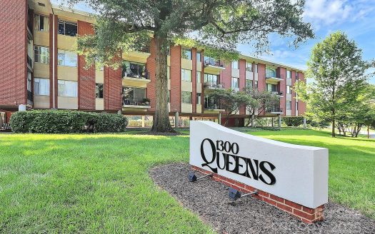 Condo for Sale in Charlotte, NC 28207 – 3 Bedrooms, 2 Baths – $470000
