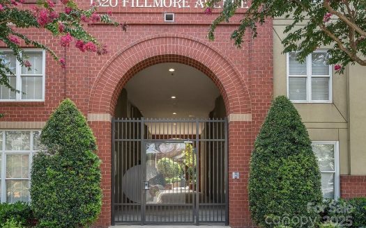 Condo for Sale in Charlotte, NC 28203 – 1 Bedroom, 2 Baths – $379000