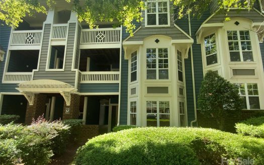 Condo for Sale in Charlotte, NC 28203 – 1 Bedroom, 1 Bath – $262000