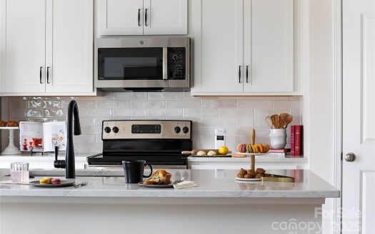 Townhouse for Sale in Charlotte, NC 28269 – 2 Bedrooms, 3 Baths – $309533