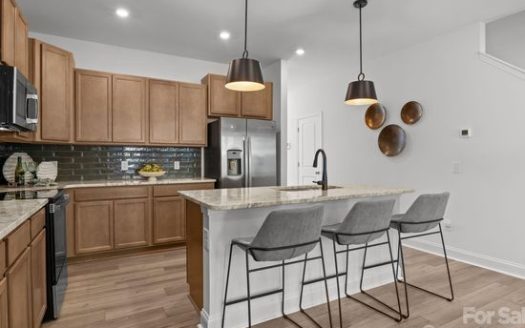 Townhouse for Sale in Charlotte, NC 28216 – 3 Bedrooms, 3 Baths – $324900