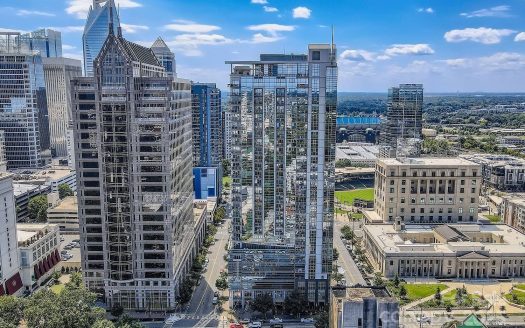 Condo for Sale in Charlotte, NC 28202 – 1 Bedroom, 1 Bath – $330000