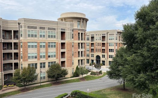 Condo for Sale in Charlotte, NC 28210 – 1 Bedroom, 1 Bath – $275000