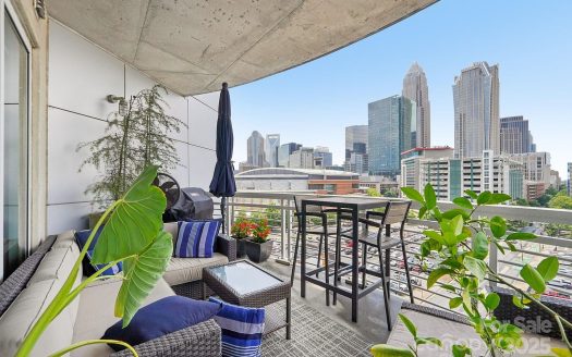 Condo for Sale in Charlotte, NC 28202 – 2 Bedrooms, 2 Baths – $680000