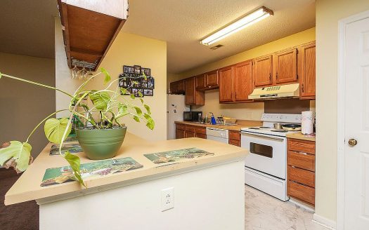 Condo for Sale in Charlotte, NC 28215 – 2 Bedrooms, 2 Baths – $139000