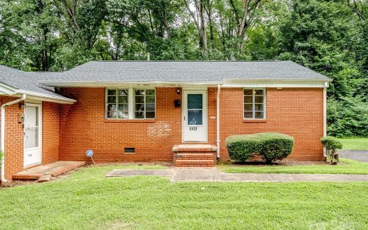Condo for Sale in Charlotte, NC 28208 – 3 Bedroom, 1 Bath – $164000