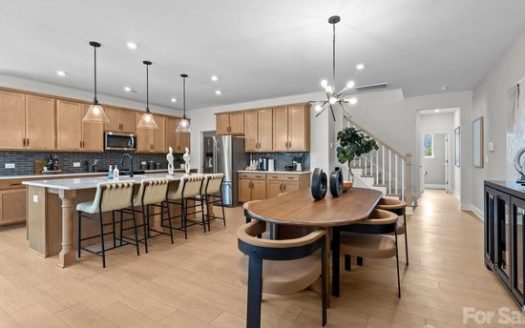 Townhouse for Sale in Charlotte, NC 28208 – 3 Bedrooms, 3 Baths – $464900