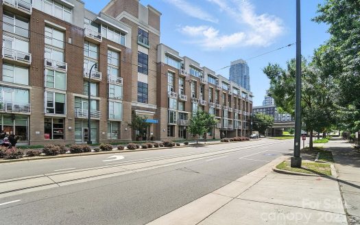 Condo for Sale in Charlotte, NC 28202 – 1 Bedroom, 1 Bath – $285900