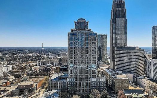 Condo for Sale in Charlotte, NC 28202 – 1 Bedroom, 1 Bath – $359900