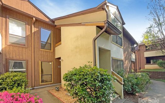 Condo for Sale in Charlotte, NC 28227 – 2 Bedrooms, 2 Baths – $169000