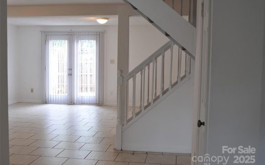 Condo for Sale in Charlotte, NC 28213 – 3 Bedrooms, 3 Baths – $222000