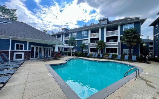 Condo for Sale in Charlotte, NC 28203 – 2 Bedrooms, 2 Baths – $395500