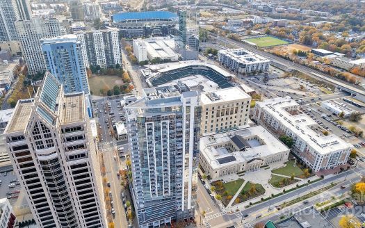 Condo for Sale in Charlotte, NC 28202 – 1 Bedroom, 1 Bath – $415000