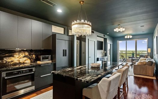 Condo for Sale in Charlotte, NC 28202 – 2 Bedrooms, 2 Baths – $590000