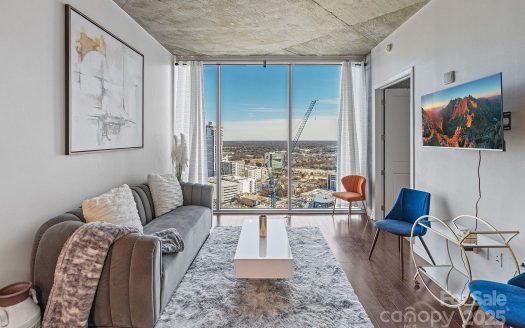 Condo for Sale in Charlotte, NC 28202 – 1 Bedroom, 1 Bath – $345000