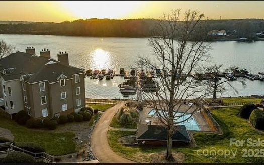 Condo for Sale in Charlotte, NC 28278 – 2 Bedrooms, 2 Baths – $375000