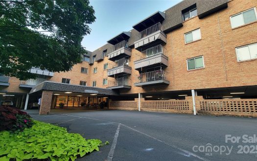 Condo for Sale in Charlotte, NC 28207 – 2 Bedrooms, 2 Baths – $250000