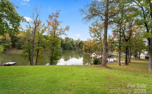 Single Family Home for Sale in Charlotte, NC 28278 – 2 Bedrooms, 2 Baths – $725000