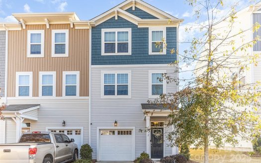 Townhouse for Sale in Charlotte, NC 28216 – 4 Bedrooms, 4 Baths – $350000