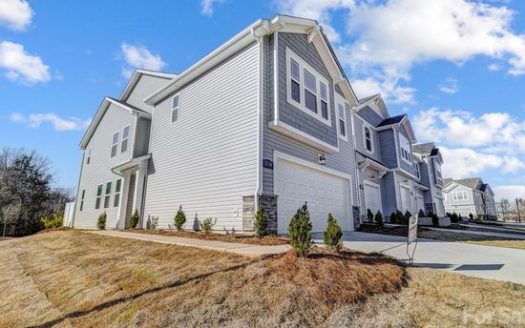 Townhouse for Sale in Charlotte, NC 28269 – 3 Bedrooms, 3 Baths – $399990