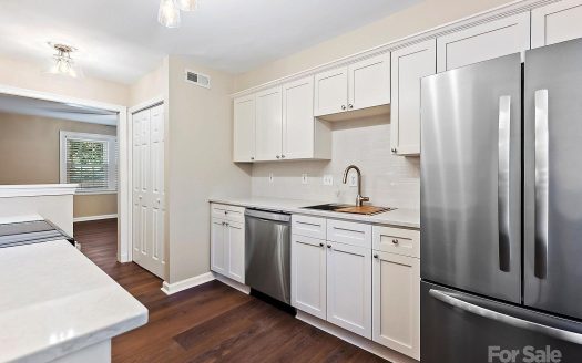 Condo for Sale in Charlotte, NC 28207 – 1 Bedroom, 1 Bath – $274900